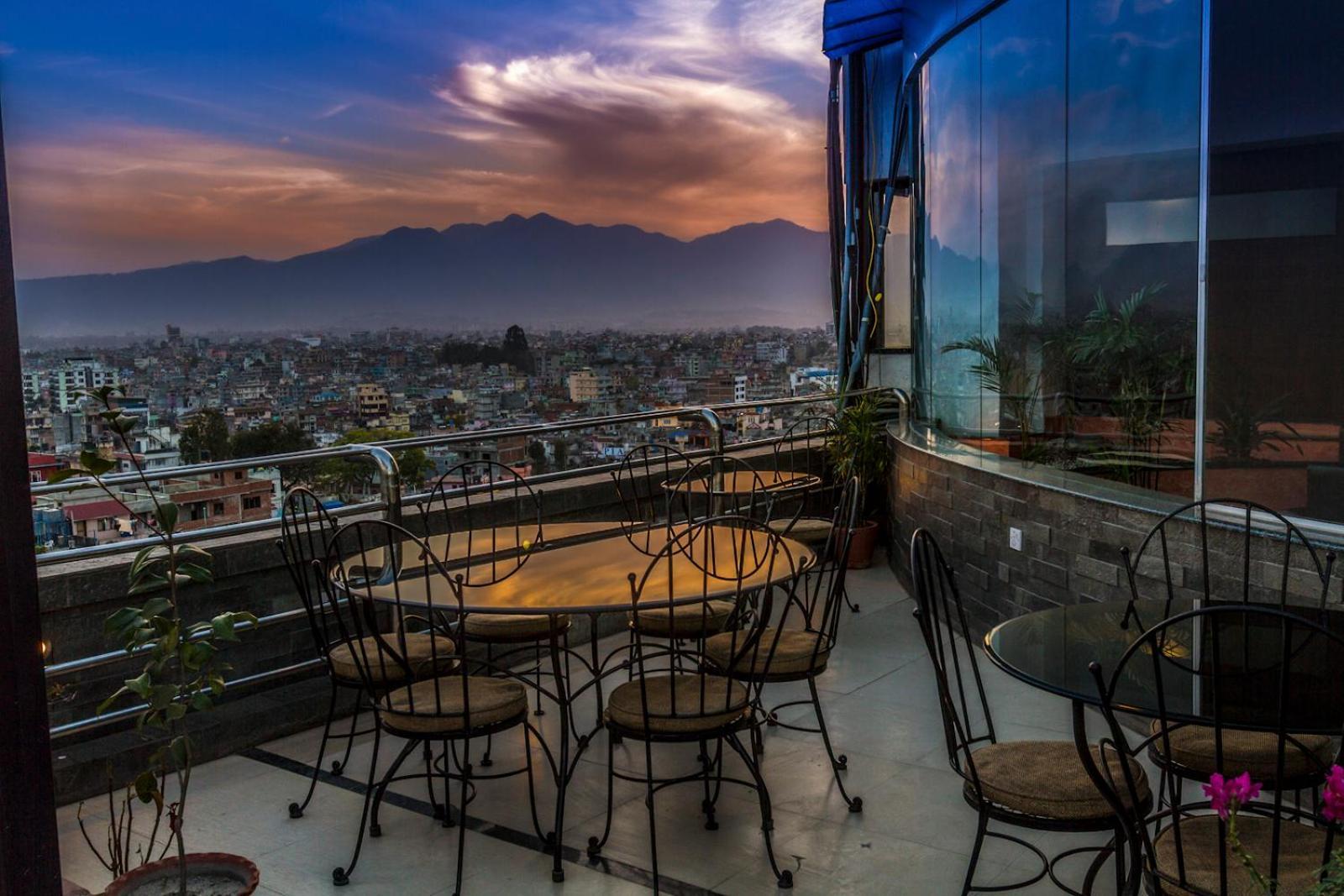 Airport Hotel Katmandu Eksteriør billede